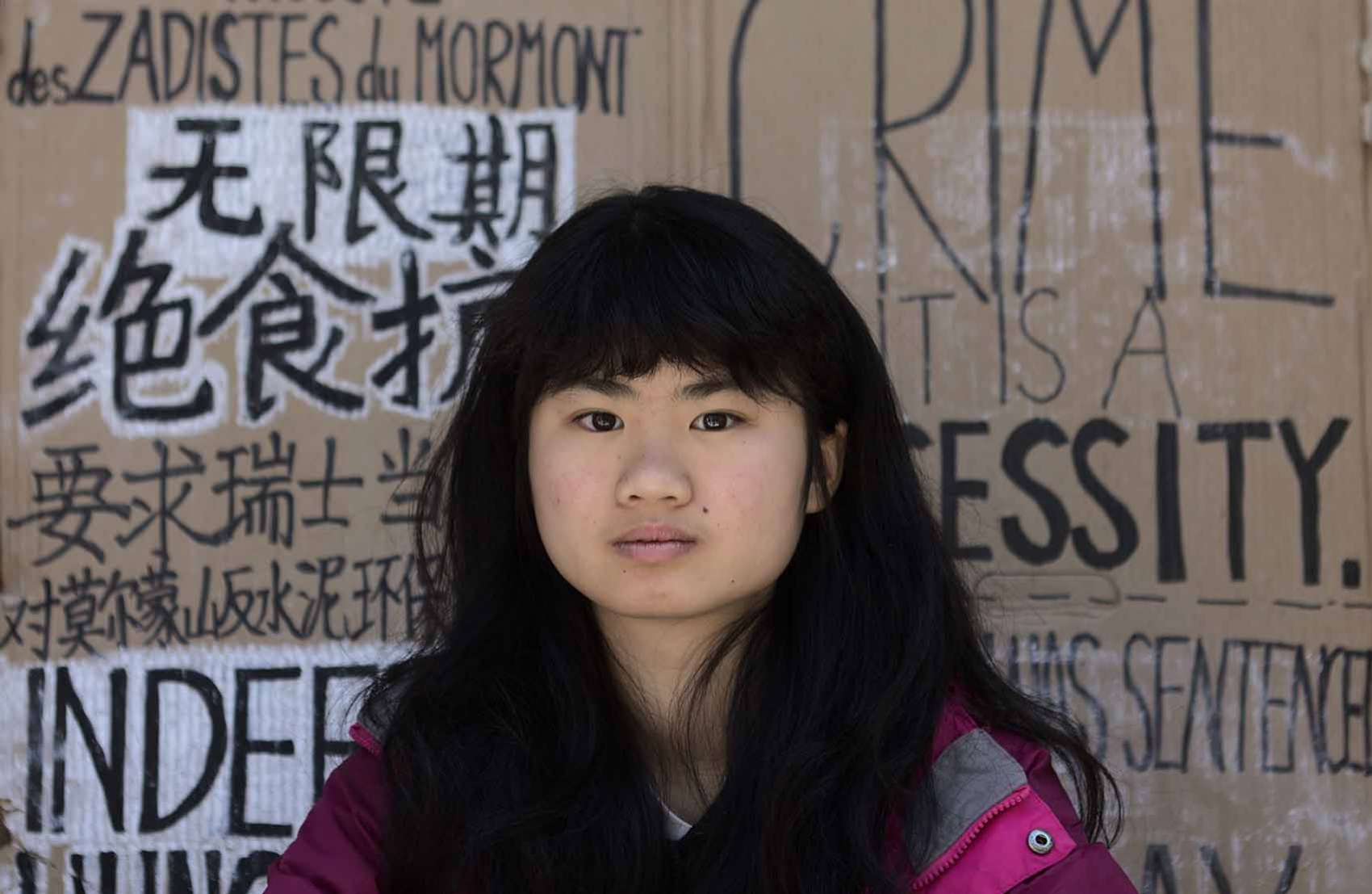 Ou Hongyi, militante écologiste chinoise, a été la première à relayer le mouvement des grèves scolaires pour le climat en Chine, en 2019. Elle était également présente sur la zone à défendre de la colline du Mormont (Suisse) en 2021 (photo). CC BY-SA 4.0