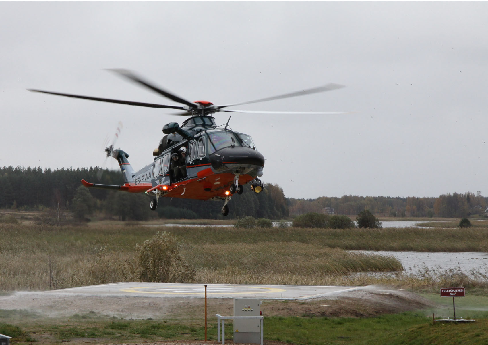 Hélicoptère dédié à la surveillance de la frontière estonienne, 2010. @ Wikimedia Commons/Carol E. Davis 