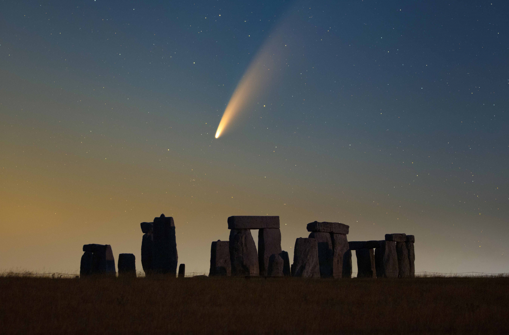 La comète Neowise au-dessus de Stonehenge, juillet 2020. © Nasa