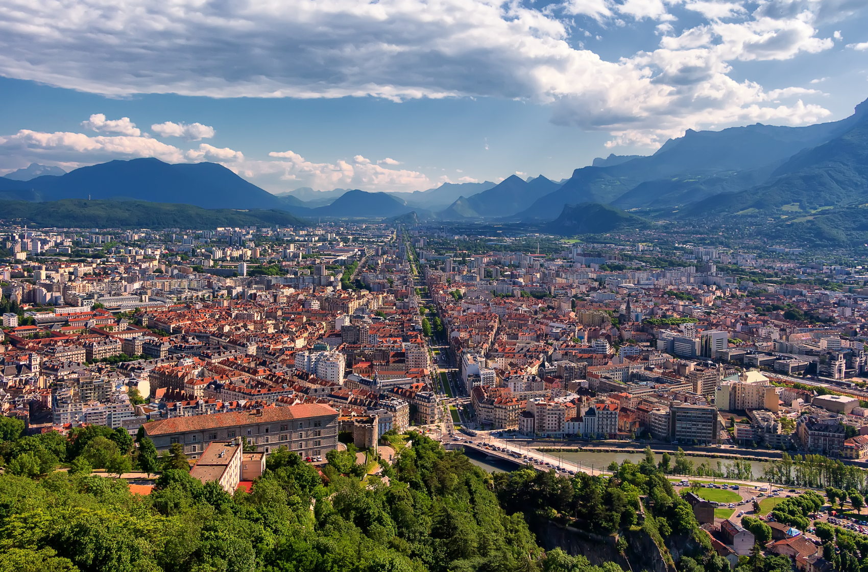 Chaque année, le programme européen « Capitale verte » distingue une ville de plus de 100 000 habitants pour son volontarisme en faveur de l’environnement et de la qualité de vie de ses habitants. En 2022, c’est la ville de Grenoble qui a été choisie.