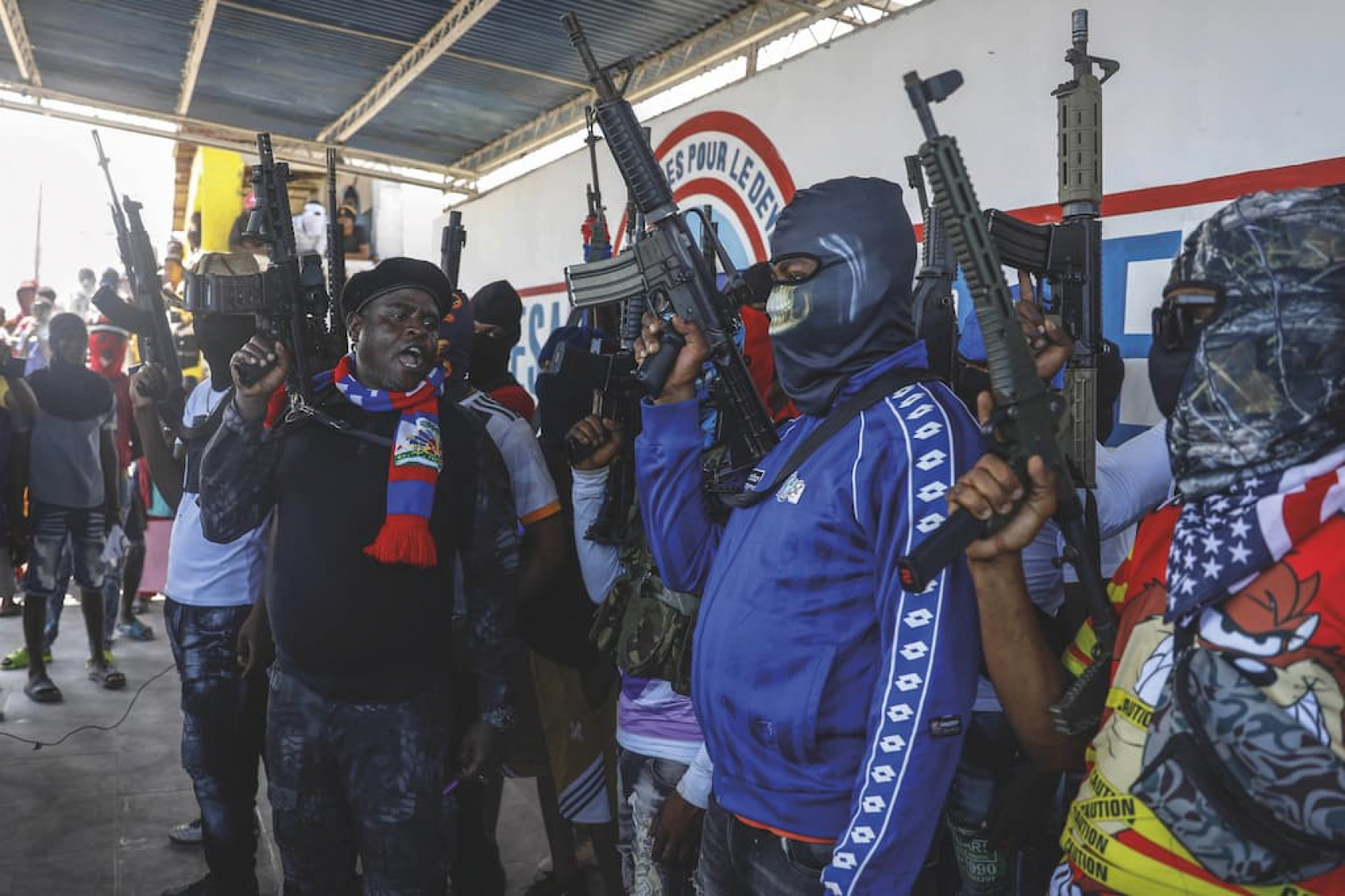 Le groupe armé ‹‹ G-9 an fanmi e Alye›› sévit dans quasiment tous les quartiers défavorisés autour de Port-au-Prince. Il a pour chef de file un ancien policier de l’Unité départementale au maintien de l’ordre. ©P.F/ Image 7