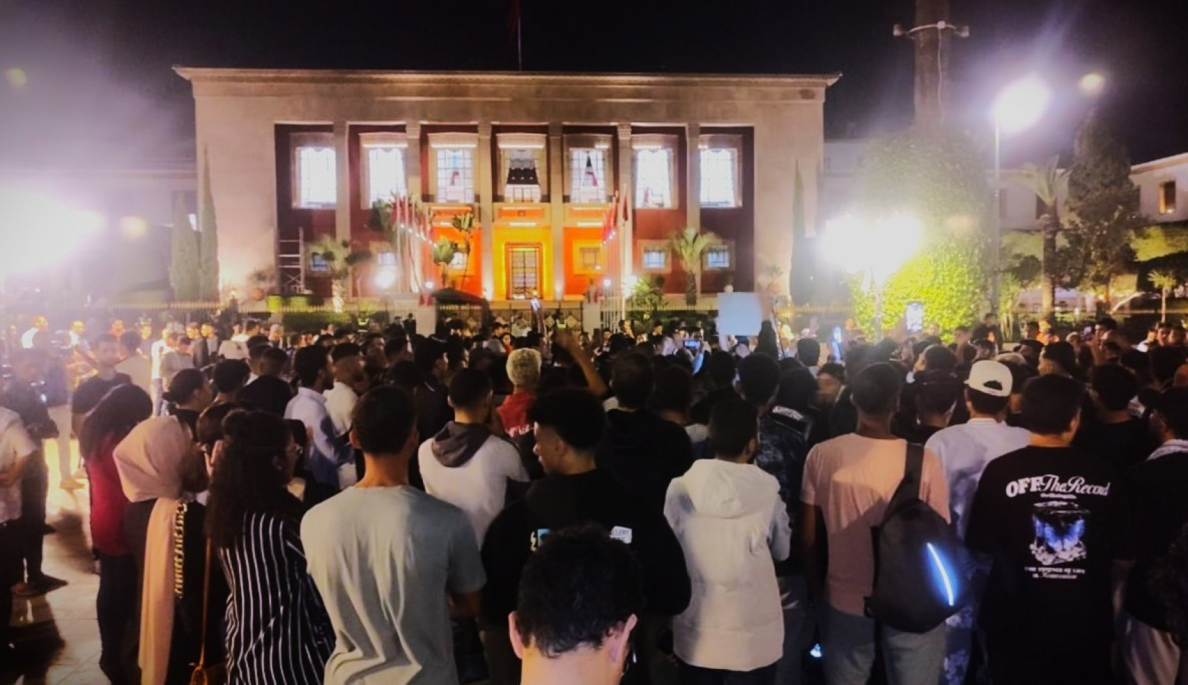 La Génération Z manifeste devant le Parlement à Rabat, au Maroc © Mounir Neddi/CC/Wikimedia