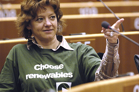 Monica Frassoni. Débat au Parlement européen sur l'énergie nucléaire, lors du 20e anniversaire de la catastrophe de Tchernobyl.© Parlement européen - Unité Audiovisuel, 2006