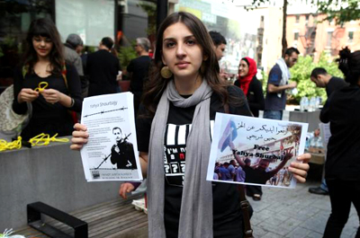 Yaman al-Qadri lors d'une manifestation de soutien à Yahya Shurbaji, activiste pacifique syrien arrêté en septembre 2011©DR