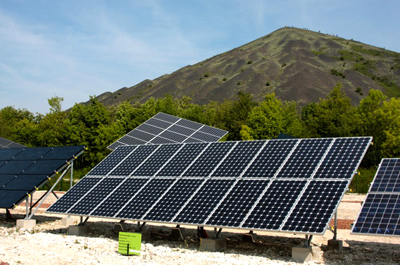 Centrale photovoltaïque LumiWatt de recherche et développement au pied des terrils, Loos-en-Gohelle, Pas-de-Calais ©Photo fournie par la mairie de Loos-en-Gohelle