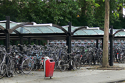 Station de vélos Lanxmeer, Pays-Bas, 2009 © Lamiot/CC