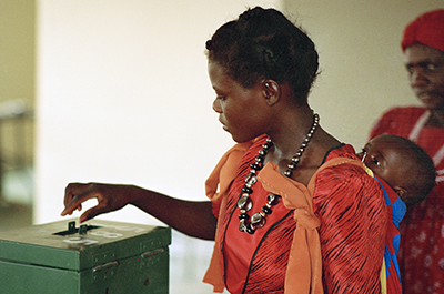 Vote en Namibie ©UN Photo/Milton Grant