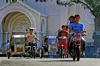 Scène de rue à Batac, Philippines.