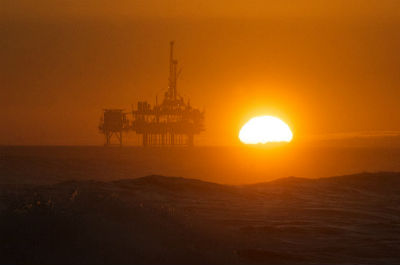 © Pete Markham
Huntington Beach Trip, Sunset over the oil rig, août 2014.