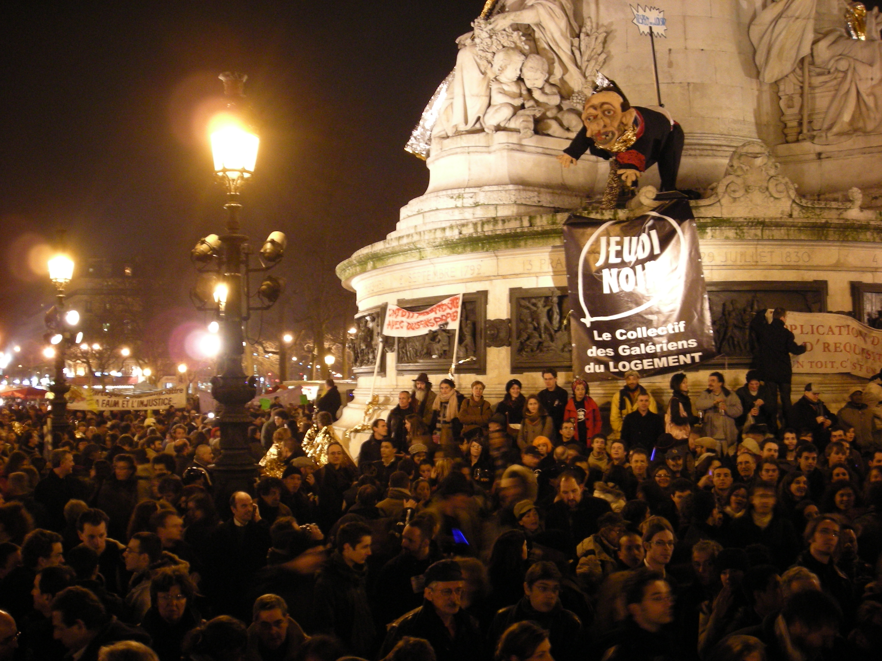 Rassemblement populaire en faveur des sans abris et des mal logés le 21 février 2008 sur la place de la République à Paris.
